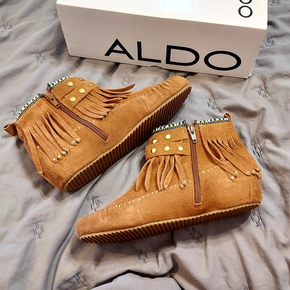 Aldo Bastiena Tan Suede Moccasin Fringe Ankle Boots 7 EUC - Picture 6 of 12